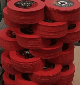 How do you cut straight with a cutting wheel?