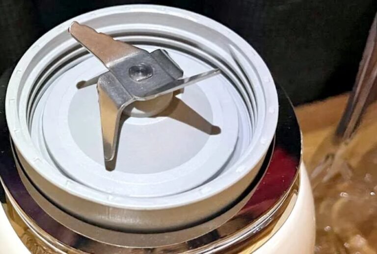 How to remove scratches on blender blade?